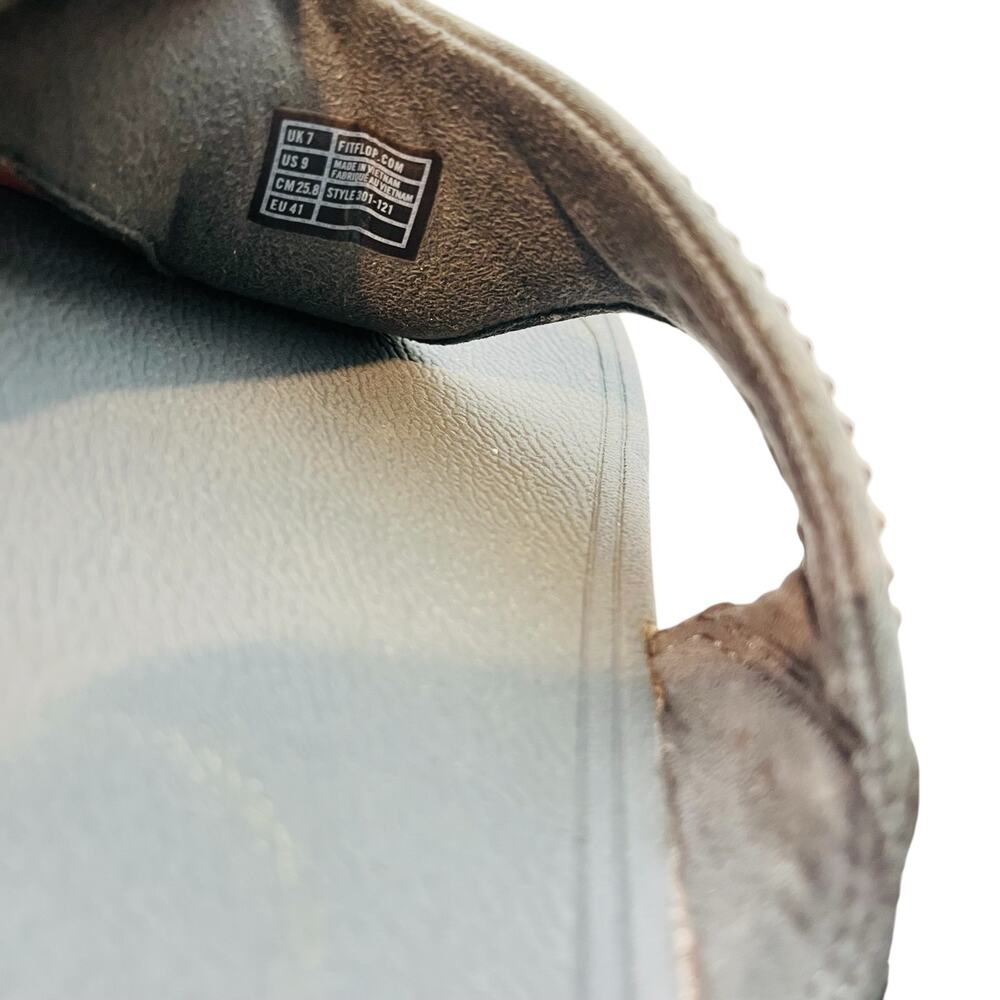 Fit Flop Rokkit Gray Suede Rhinestone Thong Sandal Women's Size 9 - Picture 6 of 11